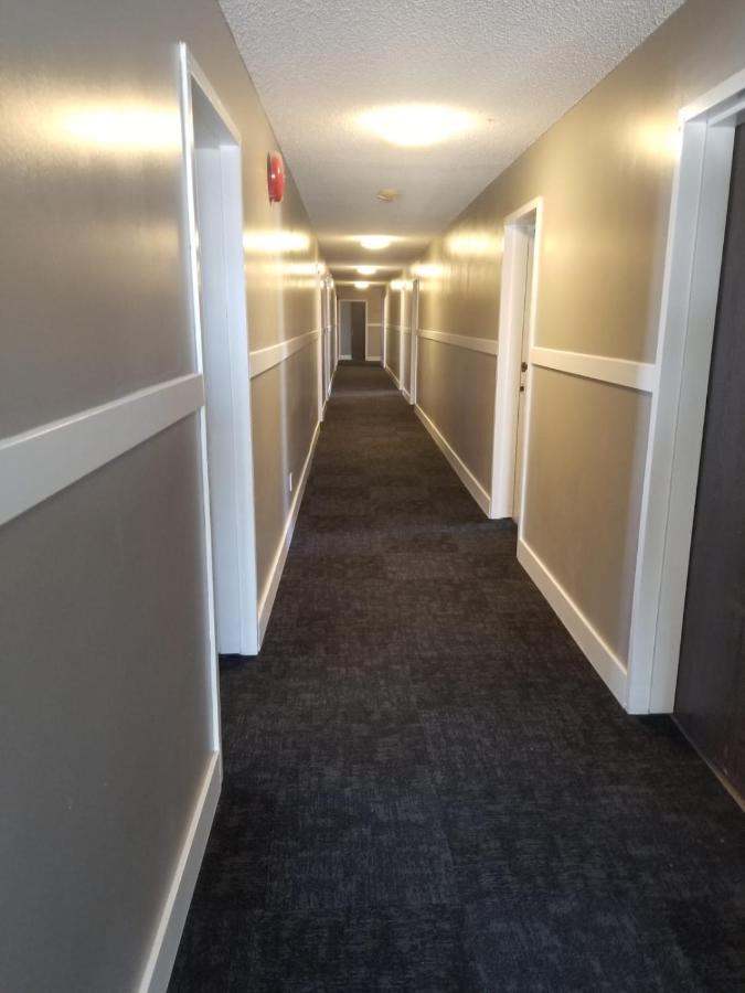 7 Day'S Hotel Lamont Экстерьер фото