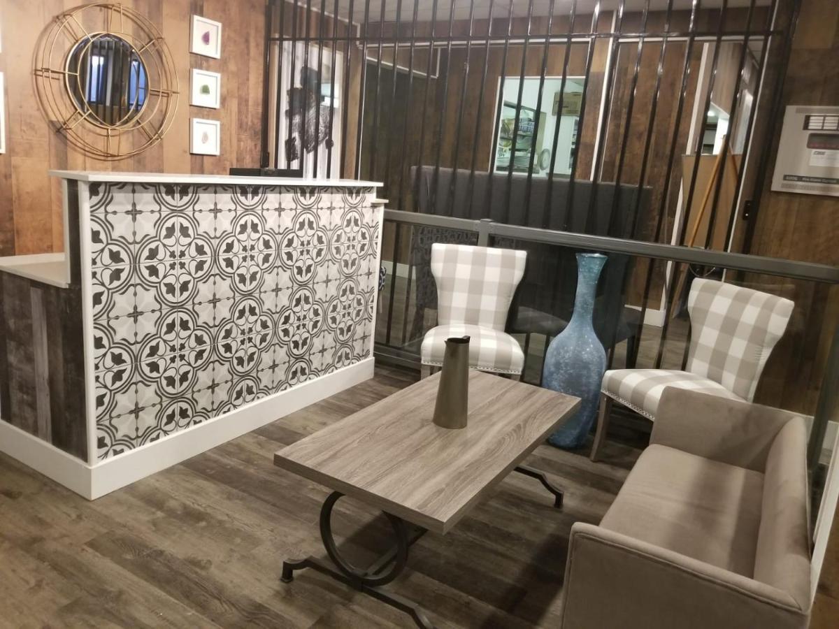 7 Day'S Hotel Lamont Экстерьер фото