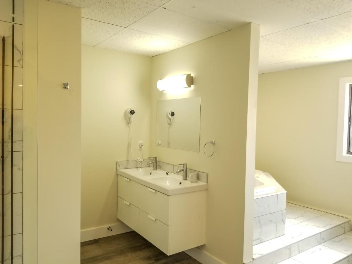 7 Day'S Hotel Lamont Экстерьер фото